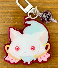 Load image into Gallery viewer, Mahou Shoujo Madoka Magika Keychains: Kyuubey